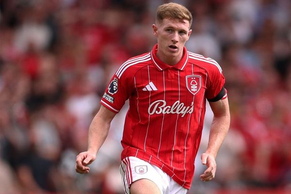 منچستریونایتد به دنبال تقویت خط میانی با دو گزینه مهم