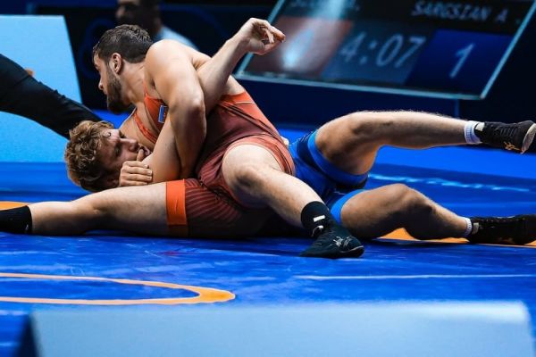 حریف ساروی با ضربه فنی اوت شد