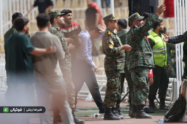  از یحیی تا هاشمیان؛ اعتراض با پرتاب بطری