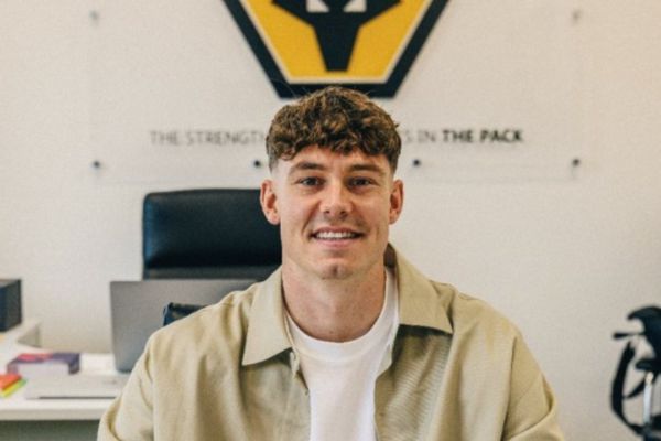 ستاره نروژی تا ۲۰۳۰ با ولورهمپتون تمدید کرد