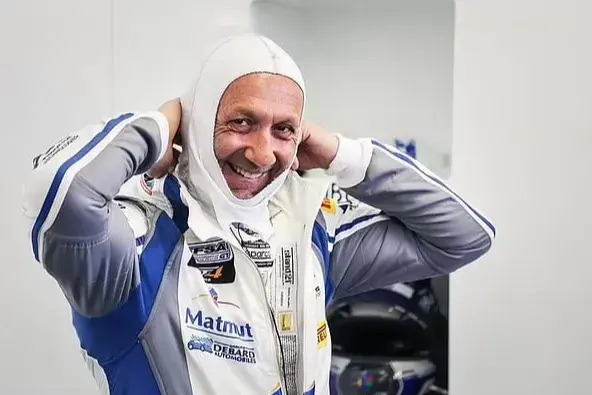 قهرمان جام جهانی وارد رشته اتومبیلرانی شد عکس