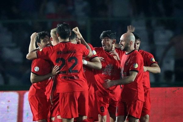  پوستر ویژه تراکتور با ورزشگاه فتح نشده   عکس