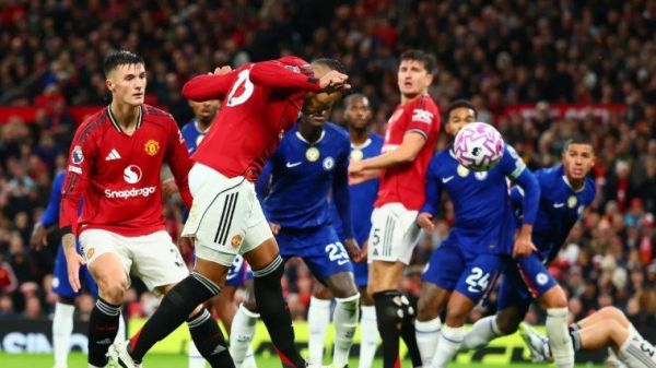  شیاطین سرخ و گرفتن سه امتیاز مقابل چلسی در شب بارانی