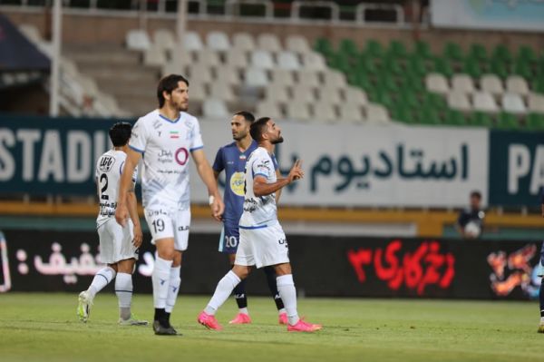  مرور آخرین تقابل استقلال و پیکان؛ پیروزی بی‌فایده و مصاحبه جنجالی محمدی