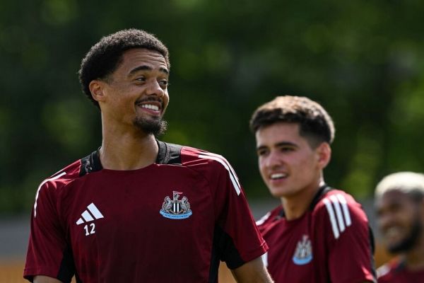 تست پزشکی مدافع سابق نیوکاسل برای پرسپولیس دردسرساز شد