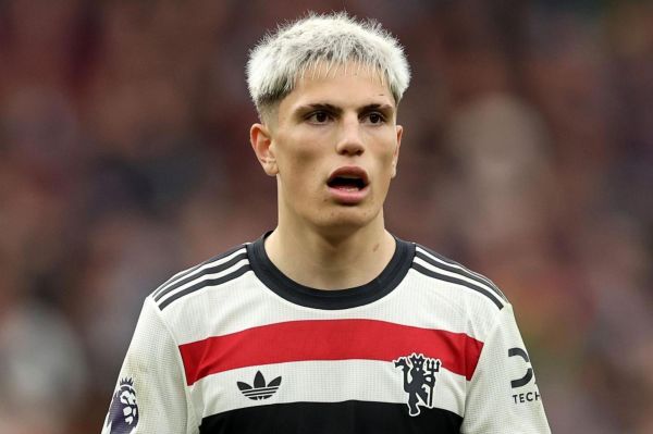 استقبال بی رحمانه طرفداران منچستریونایتد از گارناچو در اولدترافورد