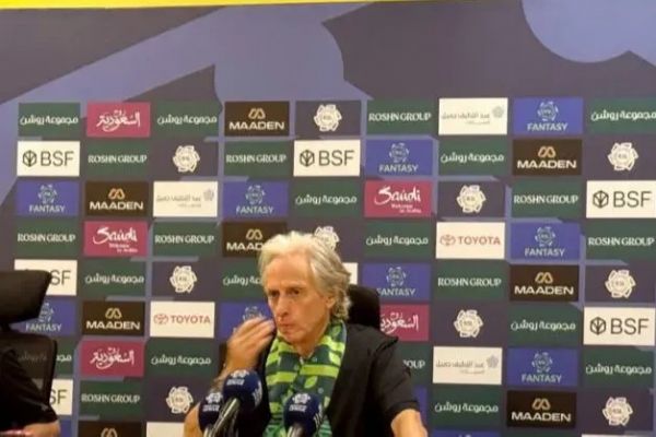  ناراحتی سرمربی النصر از سوت‌های هواداران