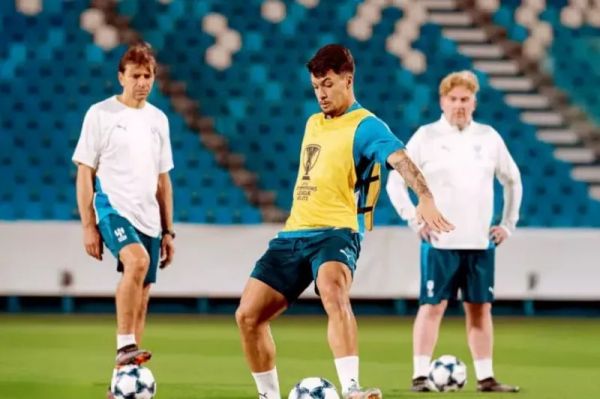  الهلال قید جذب مهاجم خارجی را زد