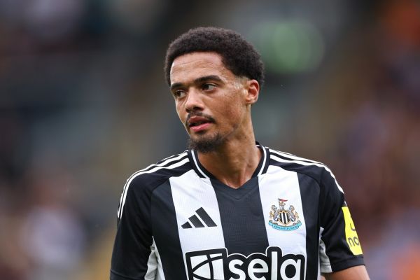  جمال لوییس وارد تهران شد