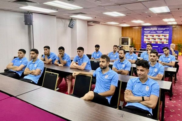  رفتار انسان‌دوستانه بازیکنان فوتسال در آستانه دیدار با مالزی