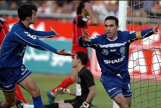  گاف‌های رسانه رسمی باشگاه استقلال در پوستر هشتاد سالگی؛ محمود فکری با شماره ۸