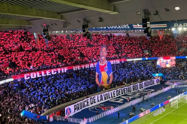  عکس؛ طرح ویژه هواداران پاریسن ژرمن برای توپ طلای دمبله