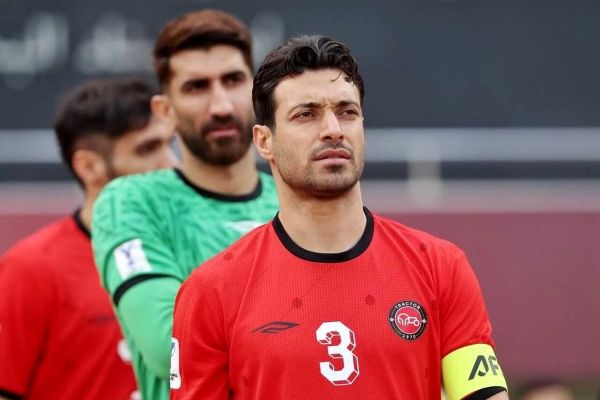 پیراهن کاپیتان تراکتور در فضای مجازی به فروش گذاشته شد عکس