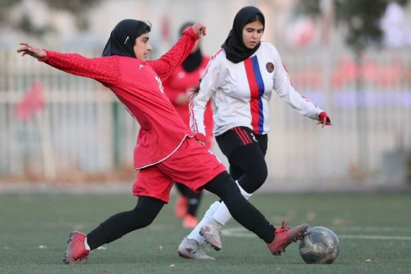 پیروزی تیم ملی فوتبال دختران نوجوان مقابل تیم بزرگسالان یکتای هشتگرد