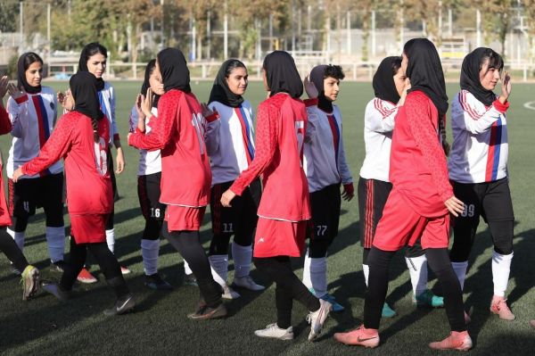  گزارش تصویری تصاویری از دیدار تیم ملی دختران نوجوان مقابل تیم بزرگسالان یکتای هشتگرد