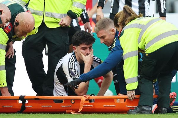  نگرانی ادی هاو بابت احتمال مصدومیت طولانی مدت ستاره نیوکاسل