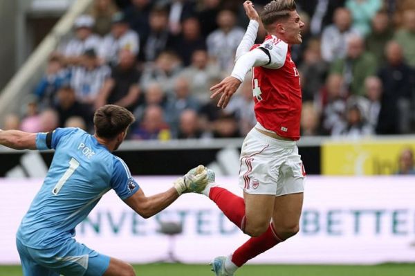 تعجب داور سابق لیگ جزیره از لغو شدن مشکوک پنالتی آرسنال مقابل نیوکاسل