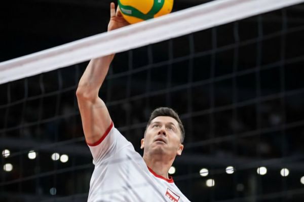  لواندوفسکی و تصور زندگی در جهان موازی؛ ستاره بارسلونا در نقش والیبالیست