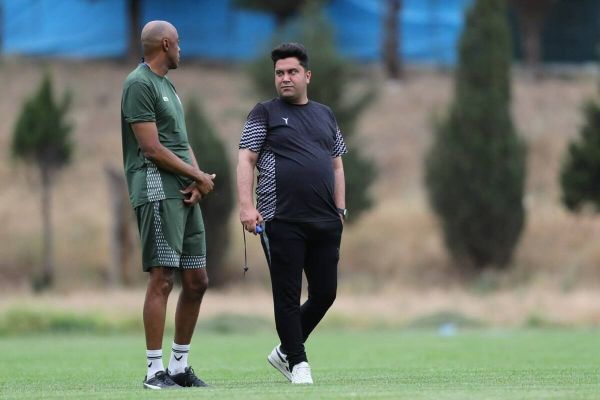  حضور اخباری روی نیمکت چادرملو مقابل استقلال