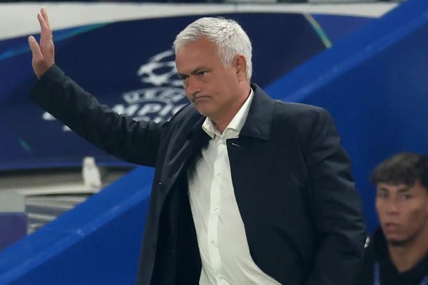  واکنش مورینیو به تشویق‌های هواداران چلسی