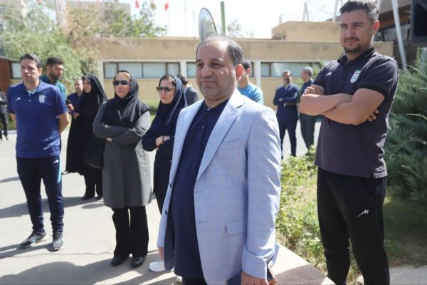  امیرمهدی علوی  شاید تا دو هفته دیگر وضعیت ویزا تغییر کند