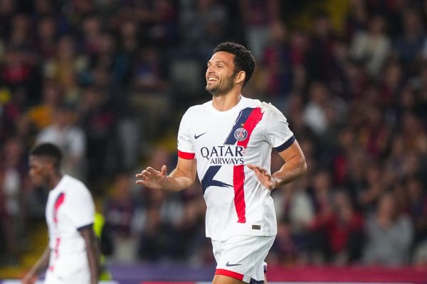 گل گونسالو راموس به بارسلونا آفساید بود عکس