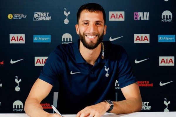  ستاره اروگوئه‌ای قرارداد خود را با تاتنهام تمدید کرد