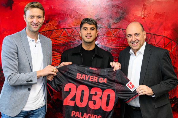  رسمی  قهرمان جهان با بایر لورکوزن تمدید کرد