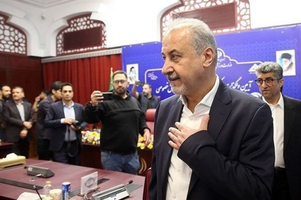 شعار هواداران پرسپولیس علیه درویش و بیرانوند نعمتی تشویق شد