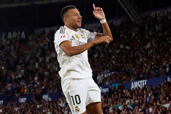 ستاره رئال مادرید، رسما برترین بازیکن ماه لالیگا شد