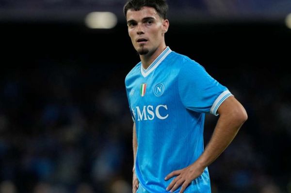 خوشحالی خرید تابستانی ناپولی از کار کردن زیر نظر کونته