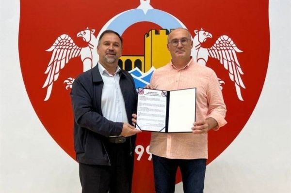  امضای تفاهم‌نامه همکاری چادرملو و آلانیا اسپور