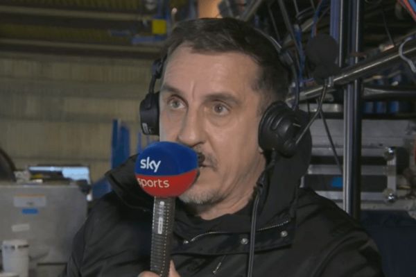  نویل و معرفی بهترین هافبک لیگ برتر انگلیس