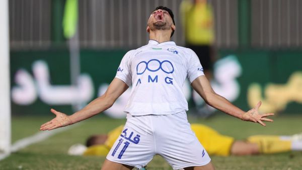 فریاد بلند سحرخیزان جای من روی نیمکت نیست