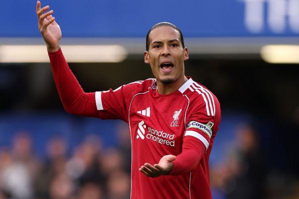 فن دایک پس از سوت پایان بازی مقابل چلسی به داور چه گفت