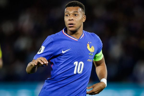 کیلیان امباپه مصدوم شد