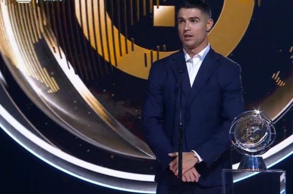  رونالدو  چند سال دیگر فوتبال را ادامه میدهم