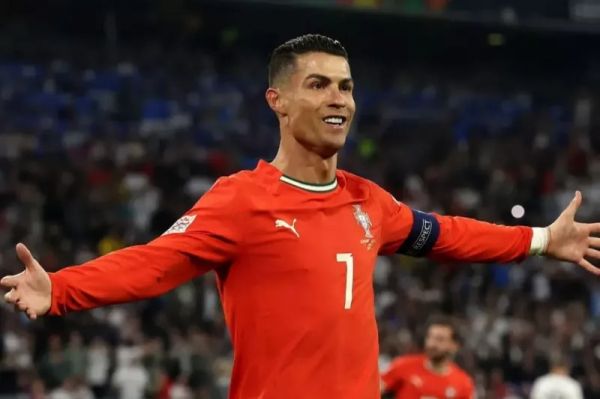 رونالدو دوست دارد فقط برای پرتغال بازی کند