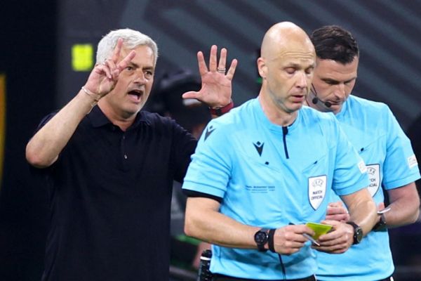  انتقاد تند داور انگلیسی از رفتار مورینیو