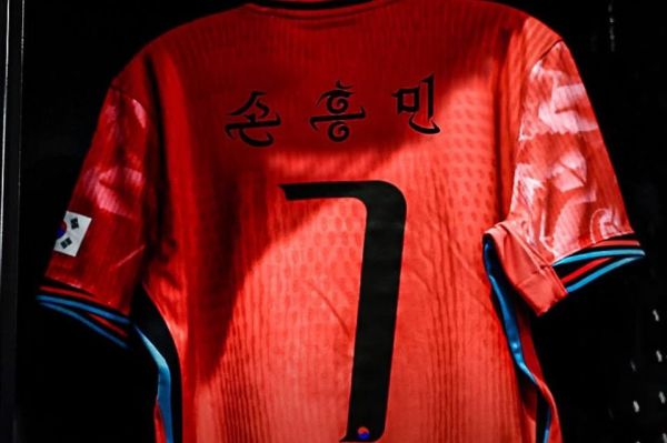  کره‌ای‌ها با پیراهن‌های ویژه مقابل برزیل به میدان رفتند