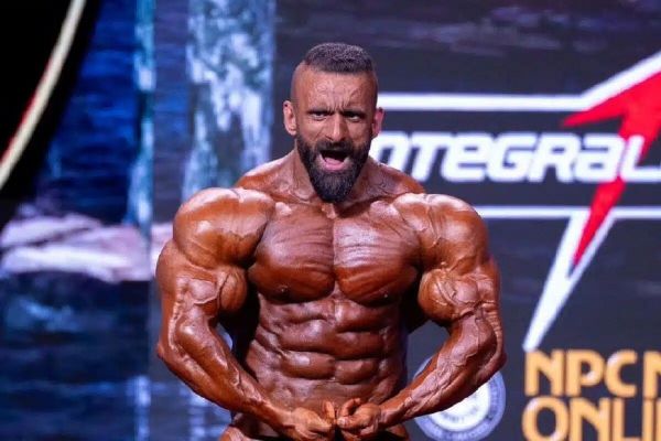  هادی چوپان در جمع فینالیست‌های مستر المپیا