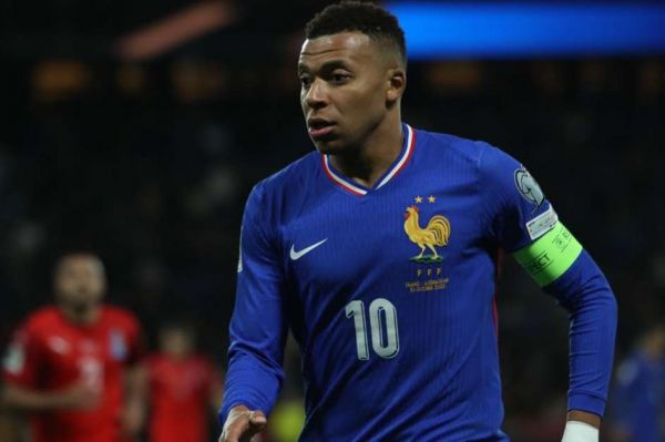  تکذیب بی احتیاطی تیم ملی فرانسه درباره امباپه توسط دشان