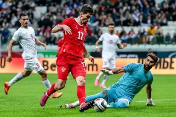  ناراحتی استیلی از انتقادات روس‌ها درباره تیم ملی ایران  به ما برخورد