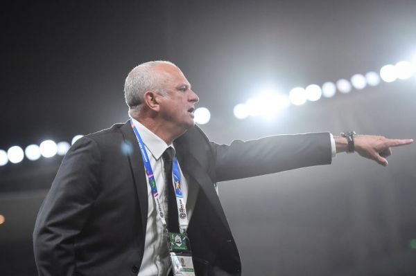 اعتراض سرمربی عراق به شیوه برگزاری پلیآف قاره آسیا