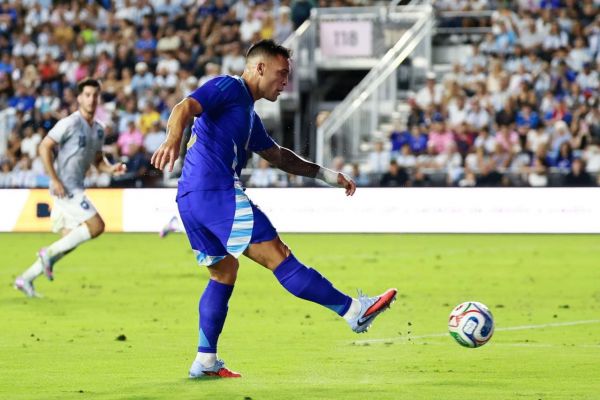  سبقت گرفتن مهاجم آرژانتین از مارادونا