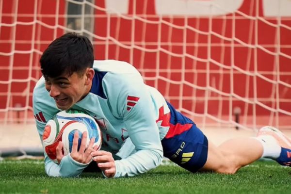  عکس؛ پدری در نقش دروازه‌بان تیم ملی اسپانیا