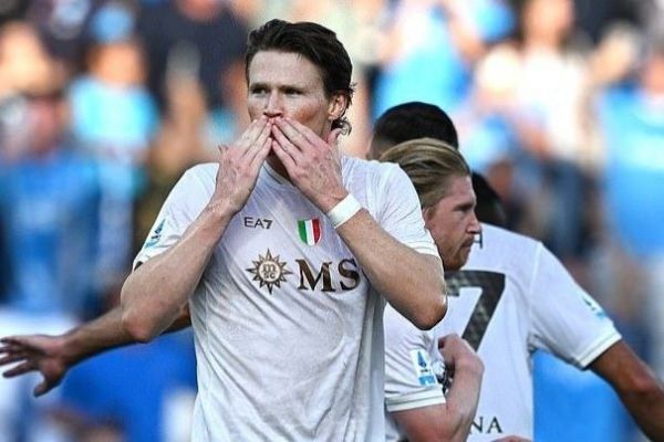  انتقاد اشمایکل از منچستریونایتد به خاطر جدا شدن هویلوند