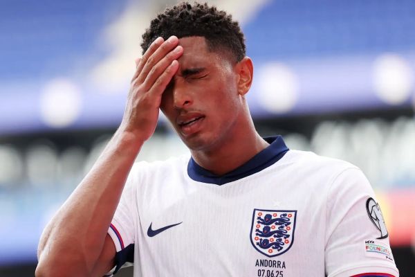  حمایت کورتوا از هم‌تیمی انگلیسی‌اش  او باید بازی کند