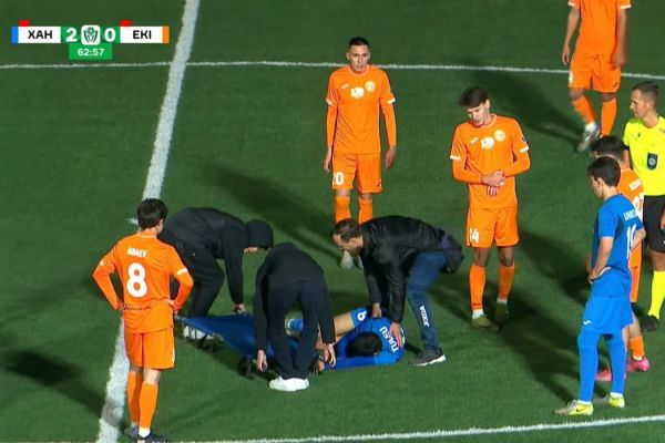 بازیکن 19 ساله باشگاه خانتنگری در زمین فوتبال درگذشت