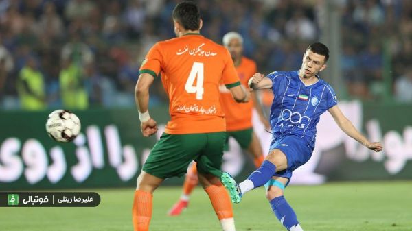 برد شیرین آبیها مقابل مسرفسنجان استقلال به حوالی صدر رسید